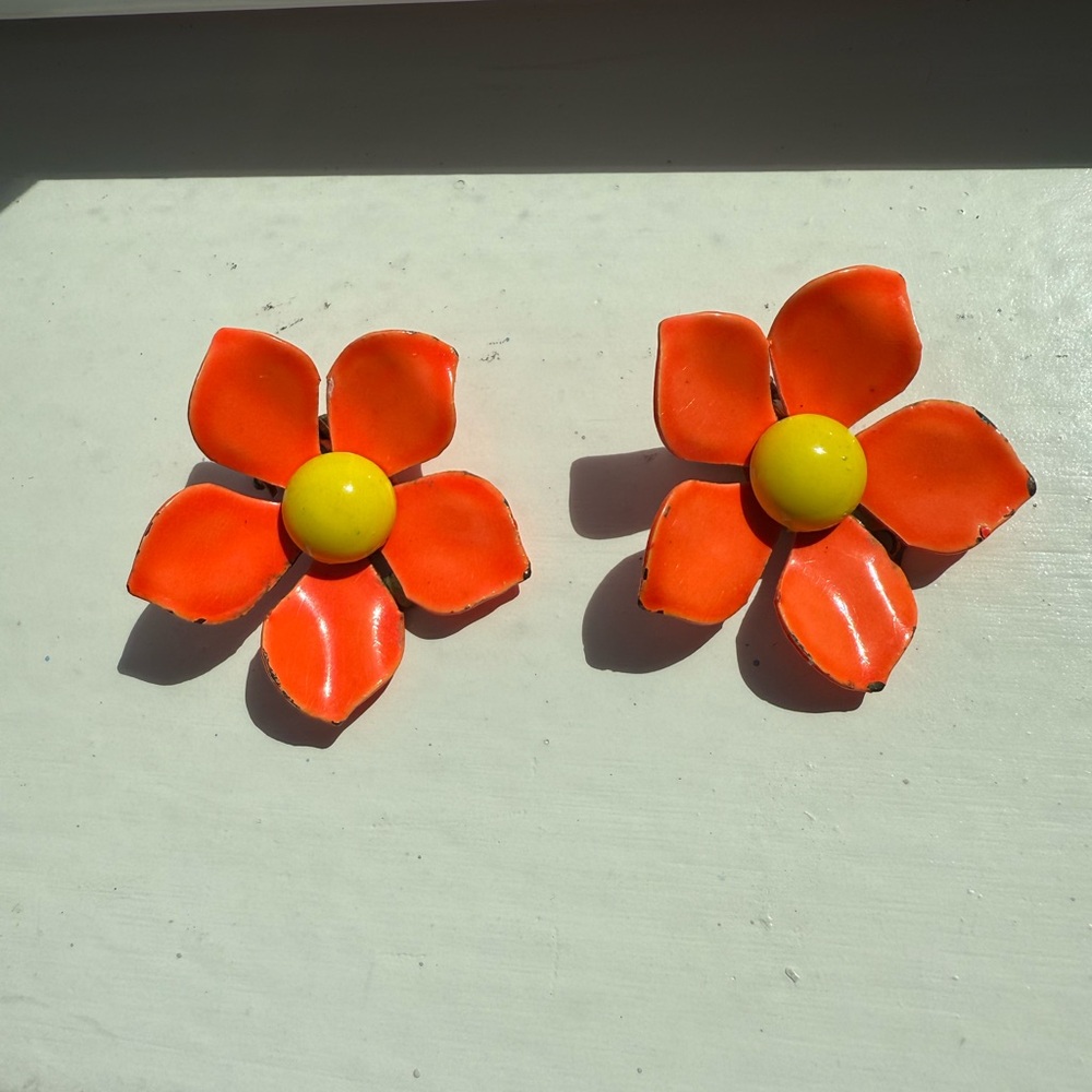 Vintage 60s Mod Orange and Yellow Enamel Flower Earrings